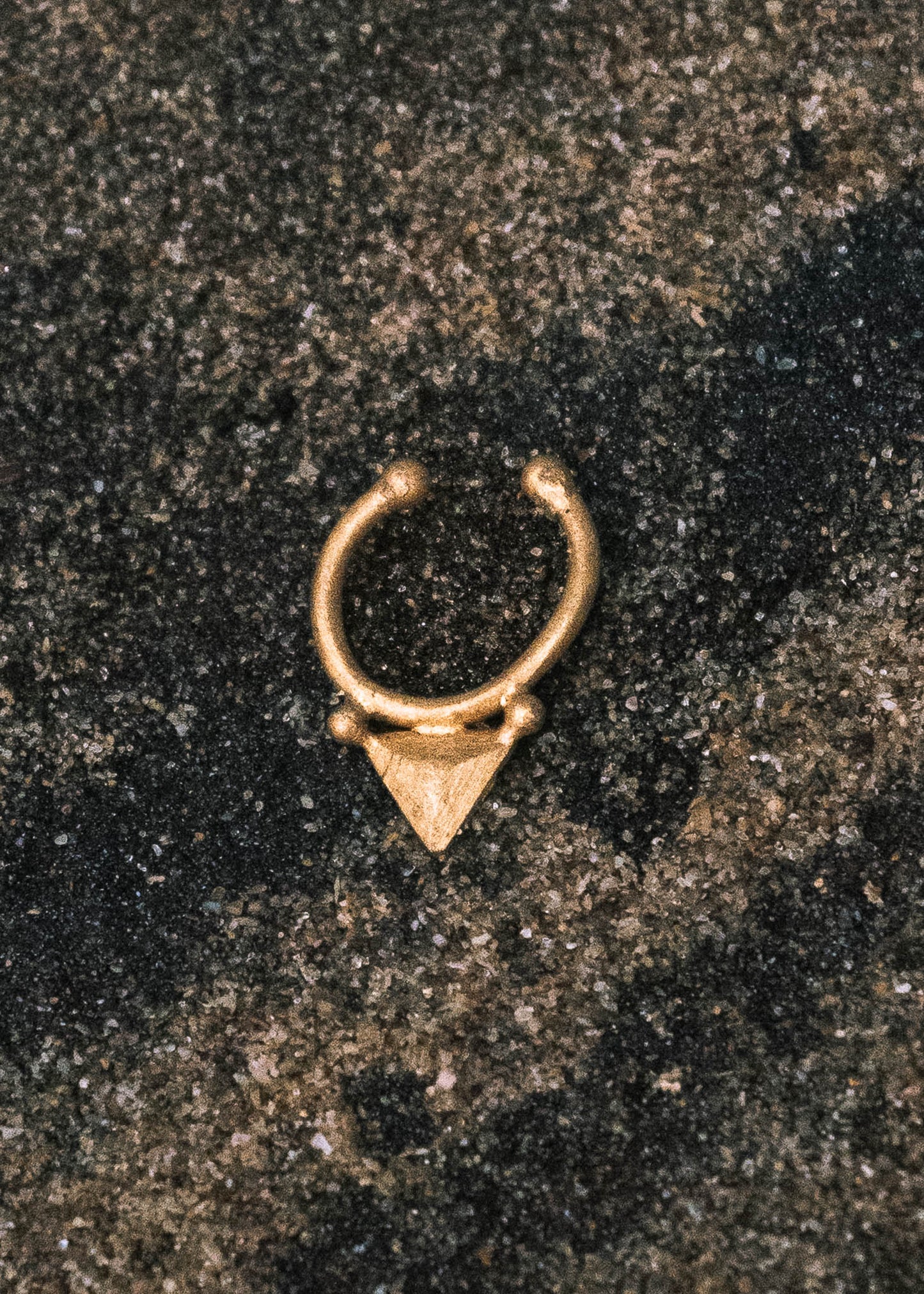 Arrow septum gold